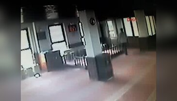 Bursa'daki camiden hırsızlık güvenlik kamerasına yakalandı!