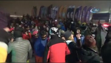 Bursa'da kar altında böyle eğlendiler
