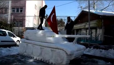 4 ton kar kullanarak tank yaptılar
