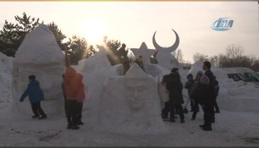 İlköğretim öğrencileri Sarıkamış Şehitlerinin kardan heykellerini yaptı