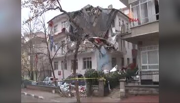 Doğalgaz sıkışması sonucu meydana gelen patlamanın izleri gün ağarınca ortaya çıktı