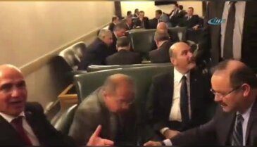 Görüşmelerde doğum günü kutlaması