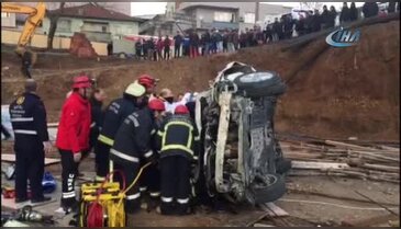 Bursa'da okul inşaatına uçan otomobilin sürücüsü hayatını kaybetti