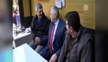 Başbakan Yıldırım'dan taksi durağına ziyaret