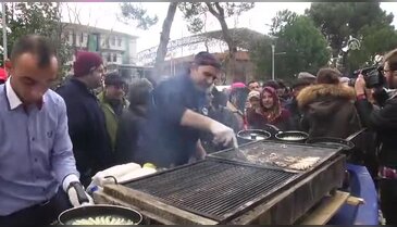 Bursa'da 1 ton hamsi dağıtıldı