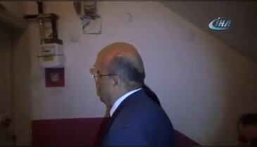 Engelli öğrenci karnesini evinde aldı