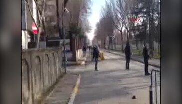 İstanbul Emniyet Müdürlüğü'nün girişinde silahlı çatışma