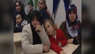 Başkan Altepe Bursa'da Türkçe öğrenen Suriyelileri ziyaret etti