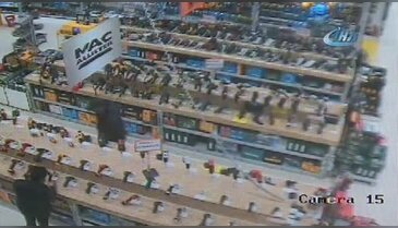 Bursa'da AVM'deki hırsızlık güvenlik kamerasında