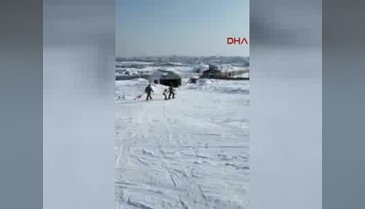 Mehmetçik'ten çocuklara kayak eğitimi