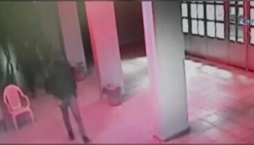 Önce kameraya sonra polise yakalandılar