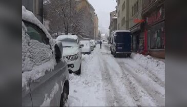 Tunceli'de kar 300 köy yolunu kapattı