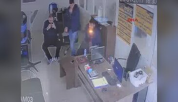 Cebinde elektronik sigara patladı