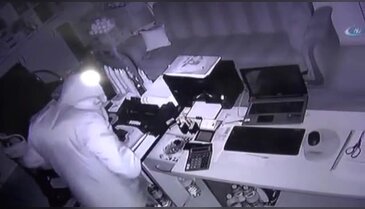 İş yerinde hırsızlık güvenlik kamerasına yansıdı