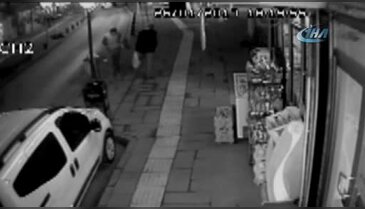 Cebinden düşen paraları fark etmedi