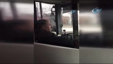 Bursa'da otobüs şoförü direksiyon başında oyun oynadı!