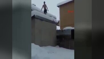 Karda yüzen gencin videosu izlenme rekorları kırıyor