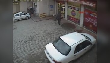 Bursa'da marketteki silahlı soygun anı kamerada - 2