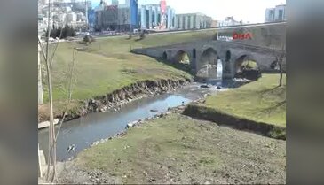 İstanbul E-5'te belden aşağısı çıplak ceset şoku!
