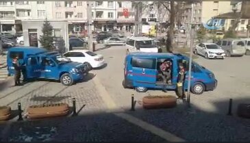 Bursa'da otostop çekip bindiği araçta gasp edildi