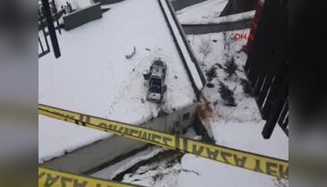Kamyonet kültür merkezi terasına düştü, sürücü öldü