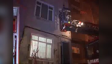 Dairede yanmış erkek cesedi bulundu