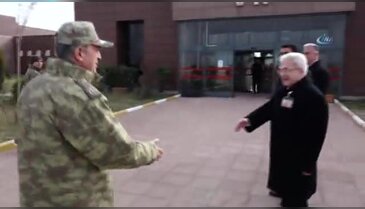 Fırat Kalkanı harekat merkezini ziyaret etti