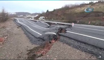 Zonguldak'ta karayolu böyle çöktü
