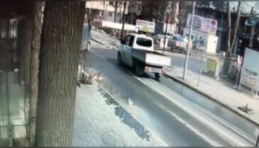 Kaldırımda yürürken az kalsın canından oluyordu