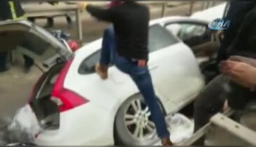 Bursa'da bariyerlere saplanan otomobilden sağ çıktı