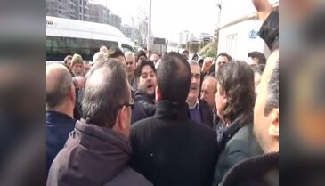 Bursa'da kentsel dönüşüm için eylem yapan mahalleli ile polis arasında arbede çıktı