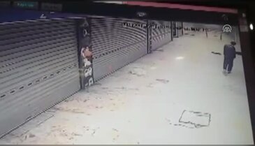 Bursa'da kadına taciz ve darp güvenlik kamerasında