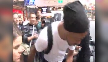 Havalimanında Ronaldinho izdihamı