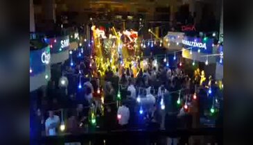 Selami Şahin Bursa Uludağ'da sahneye çıktı