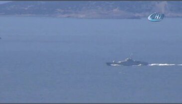 Türk ve Yunan botları burun buruna geldi