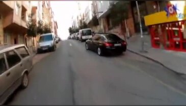 İstanbul'da motosiklet kazası kamerada