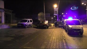 Marketin otomatik kapısını kırıp alkol ve sigara çaldılar