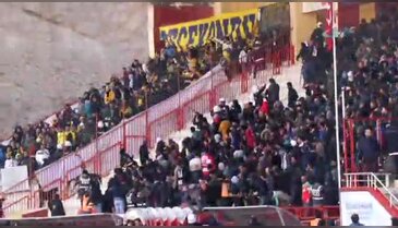 Bakan'ın da izlediği maçta olay çıktı: 19 kişi yaralandı