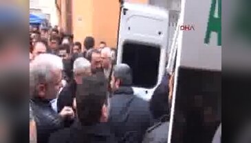 Genç kızın cenazesinde davul çalındı, gelinlikle defnedildi