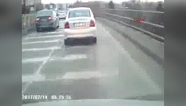 Trafikte tartıştığı motosikletliye böyle çarptı