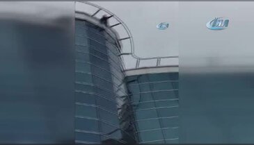 Sevgilisinin sözlendiğini duyunca hastanenin çatısına çıktı