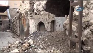 Mardin'de tarihi yapılar dökülüyor