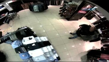 Av tüfeği ile mağazayı basıp rastgele ateş açtı