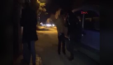 Kaldırımda yürüyen genç kıza kabusu yaşattılar