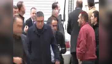 Kılıçdaroğlu saldırıya uğrayan türbanlı kızı evinde ziyaret etti