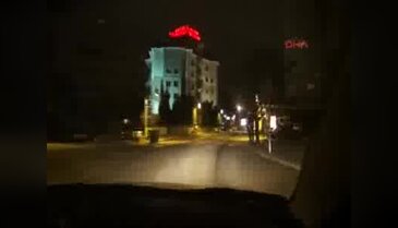 Hırsızlık şüphelileri polis arabasına çarptı!