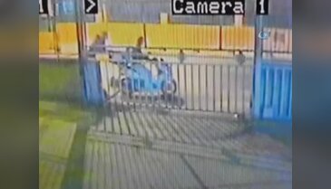 İstanbul'da motosiklet hırsızlığı güvenlik kamerasında