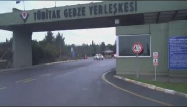 Polis ekiplerinin TÜBİTAK'a giriş anı kameraya yansıdı