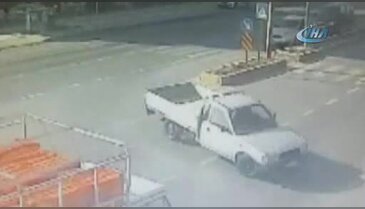 Mersin'de çarpışan 2 kamyonet paniğe neden oldu
