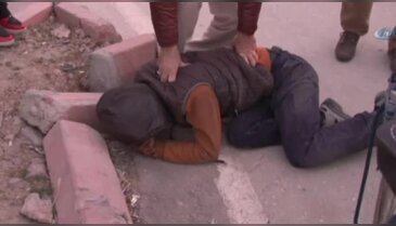 Hırsızı yakaladı, polise teslim etti